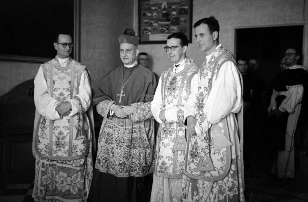 25 DE JUNIO DE 1944. ORDENACION SACERDOTAL