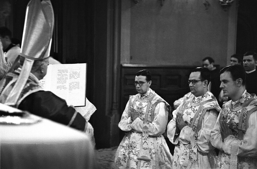 25 DE JUNIO DE 1944. ORDENACION SACERDOTAL