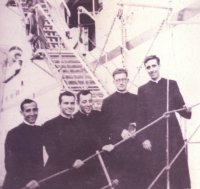 Els primers sacerdots, embarcats