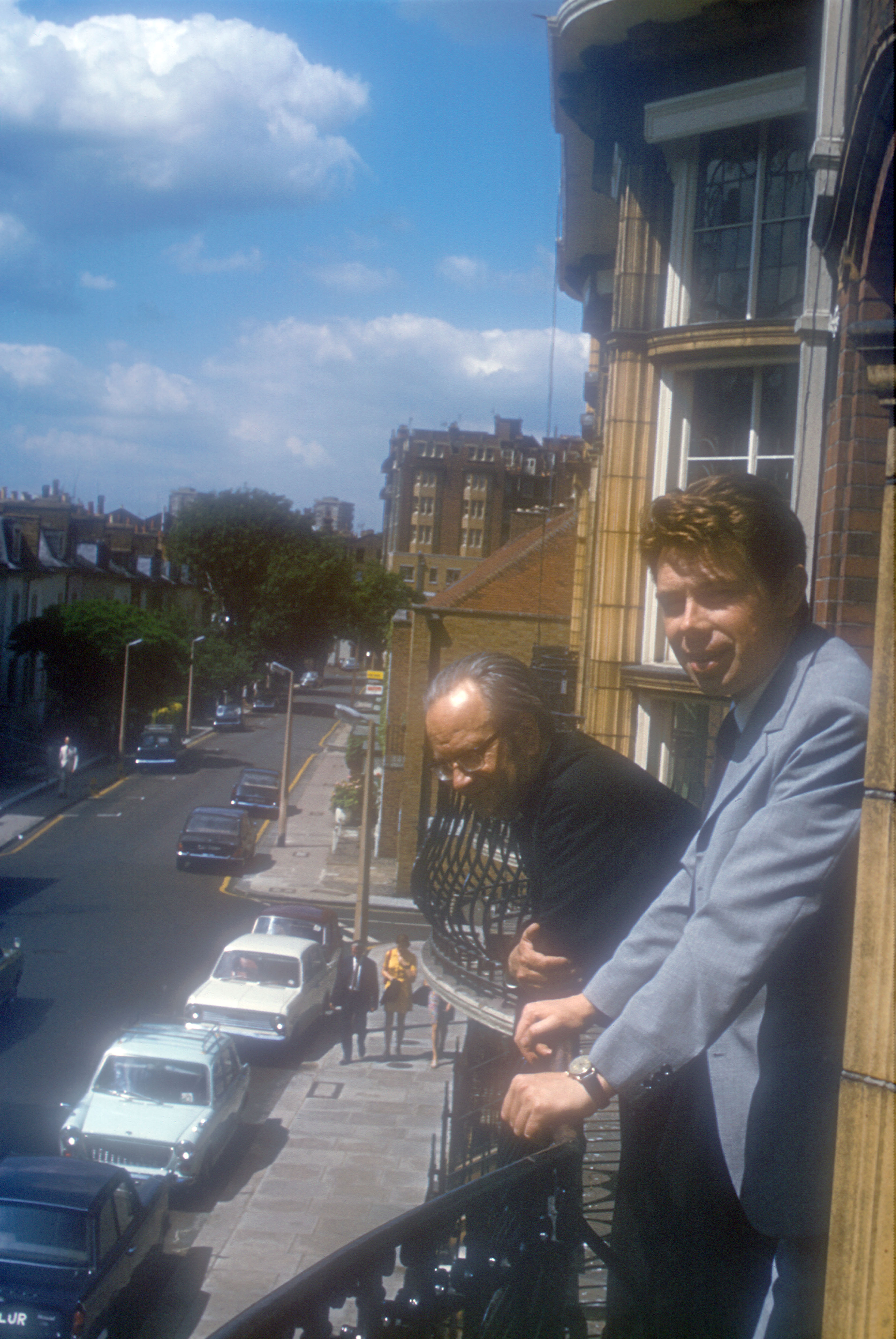 Julio de 1970, con Werner Schdmit en el núm. 6 de Orme Court, Londres