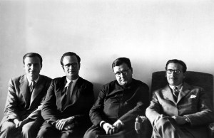 San Josemaría con los tres futuros sacerdotes pocos días antes de su ordenación