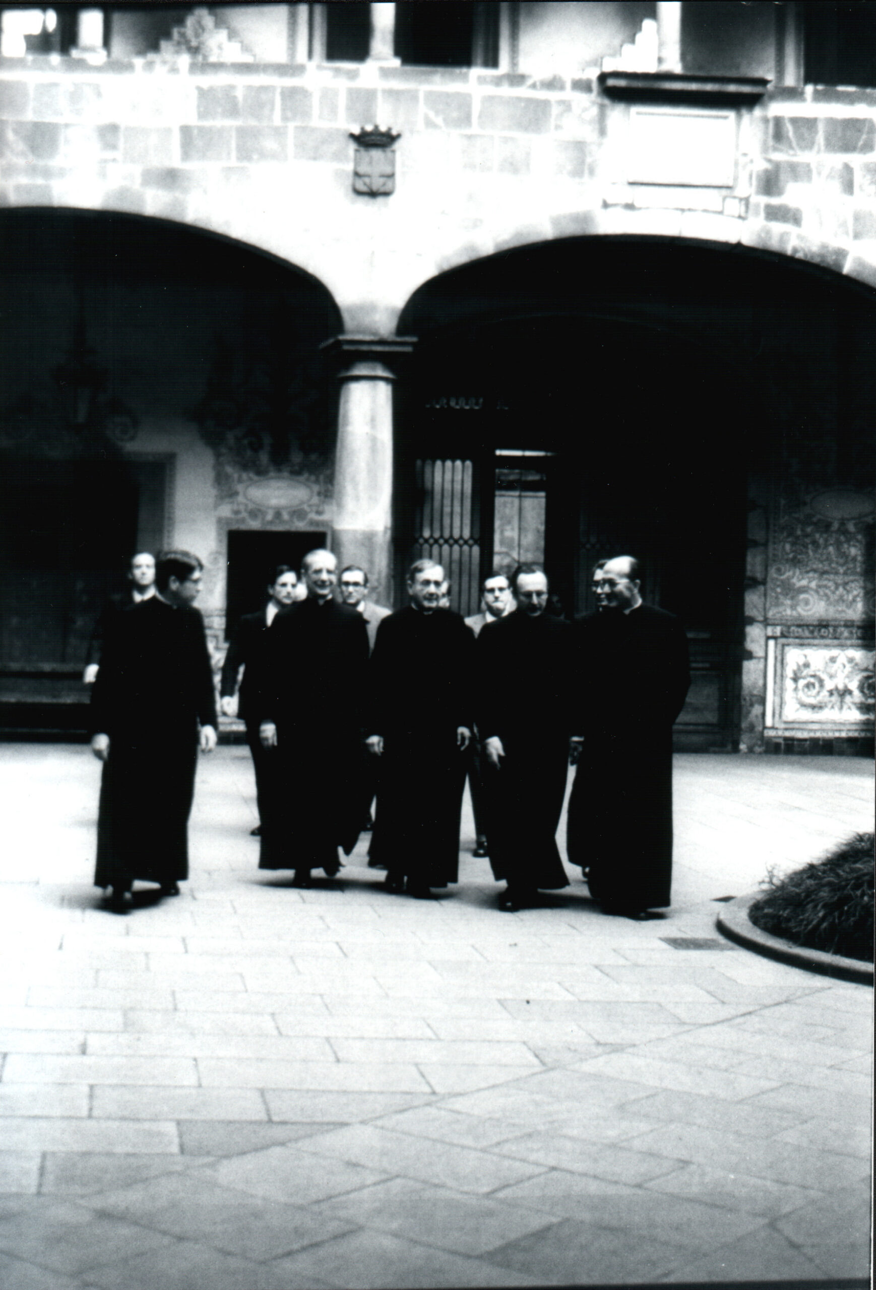 San Josemaría y el beato Álvaro entrando en Montalegre
