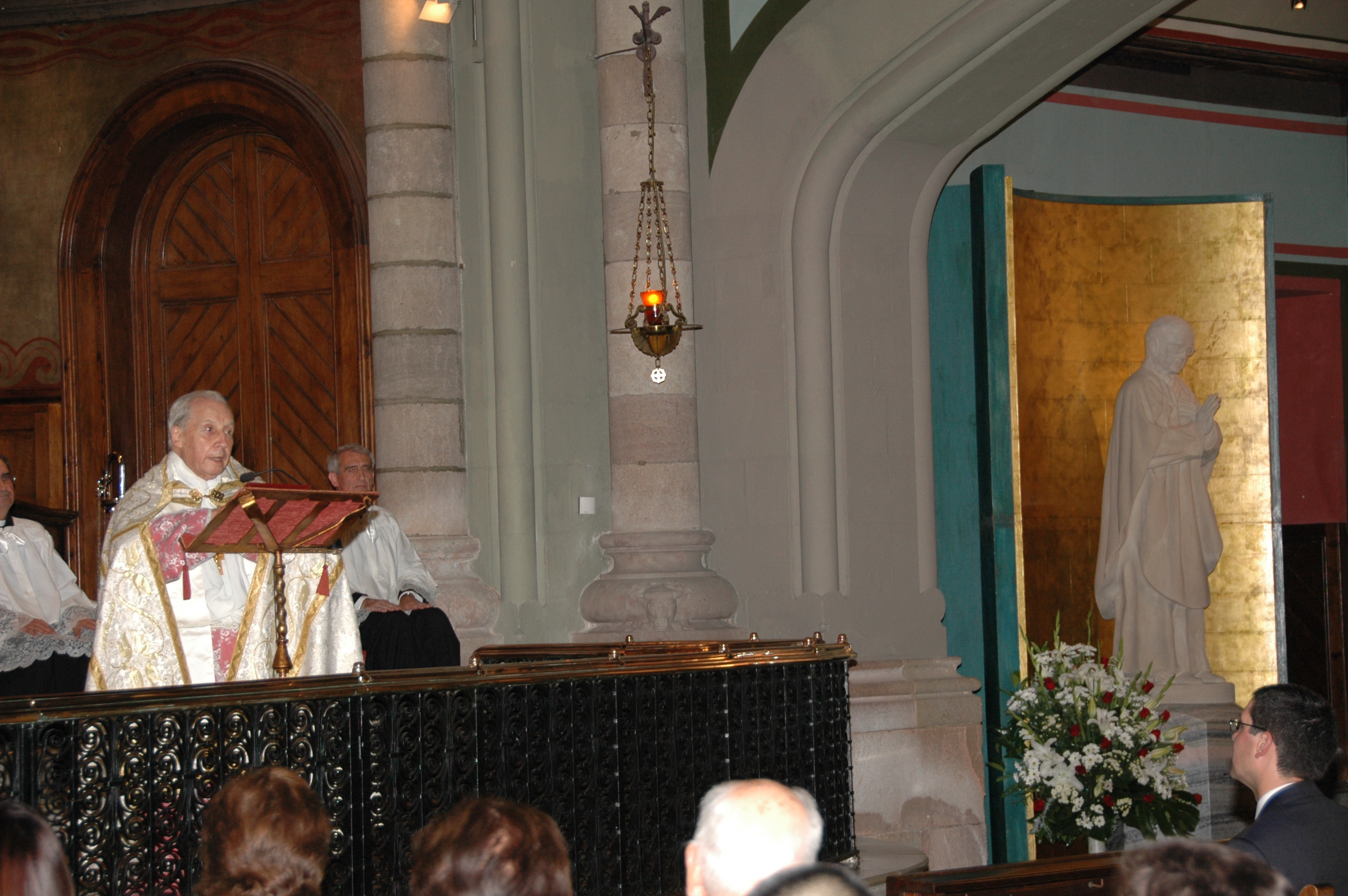 Bendición de la escultura de san Josemaría